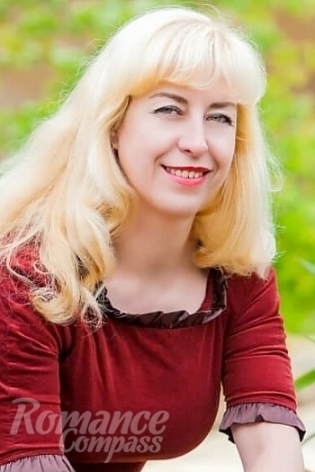 Ukrainian mail order bride Victoria from Kherson with blonde hair and grey eye color - image 1