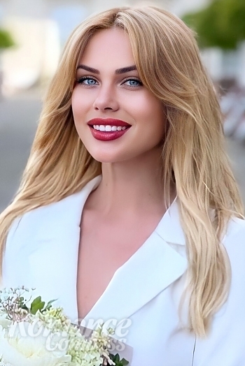Ukrainian mail order bride Tatiana from Kiev with blonde hair and blue eye color - image 1