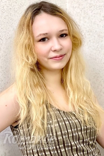 Ukrainian mail order bride Anna from Zaporozhye with blonde hair and green eye color - image 1