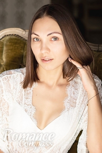 Ukrainian mail order bride Irina from Kiev with light brown hair and green eye color - image 1