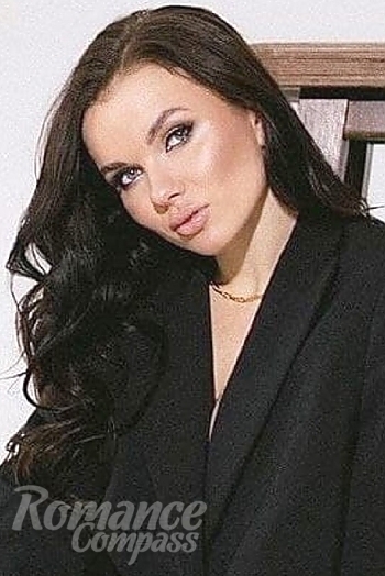Ukrainian mail order bride Victoriia from Kyiv with brunette hair and green eye color - image 1