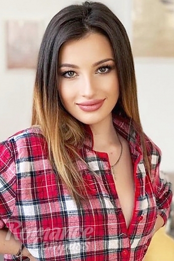 Ukrainian mail order bride Albina from Kremenchug with light brown hair and green eye color - image 1