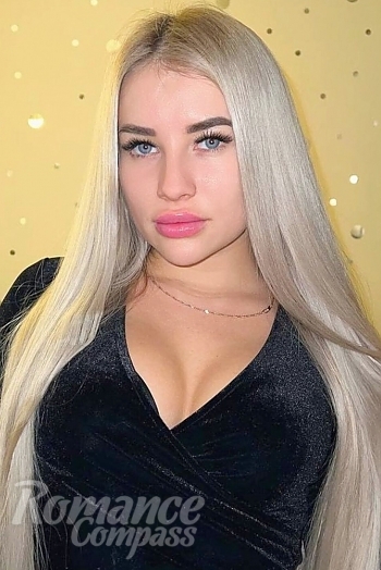 Ukrainian mail order bride Karina from Moscow with blonde hair and blue eye color - image 1