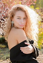 Ukrainian mail order bride Vera from Ekaterinburg with light brown hair and blue eye color - image 2