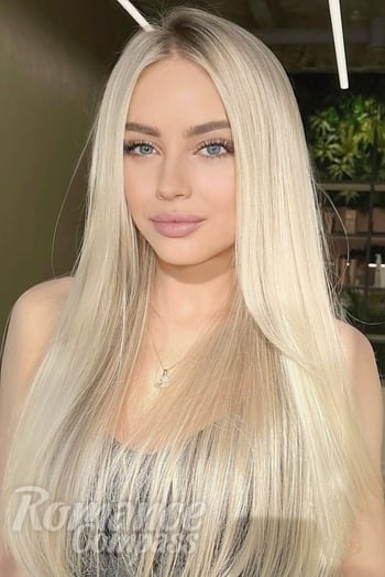 Ukrainian mail order bride Alexandra from Hamburg with blonde hair and blue eye color - image 1