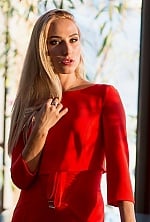 Ukrainian mail order bride Svetlana from San Diego with blonde hair and green eye color - image 2