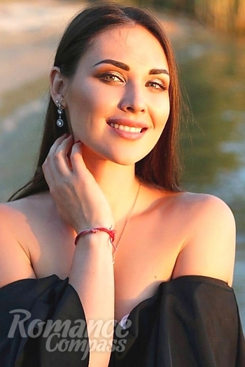 Ukrainian mail order bride Veronika from Zaporozhye with brunette hair and green eye color - image 1