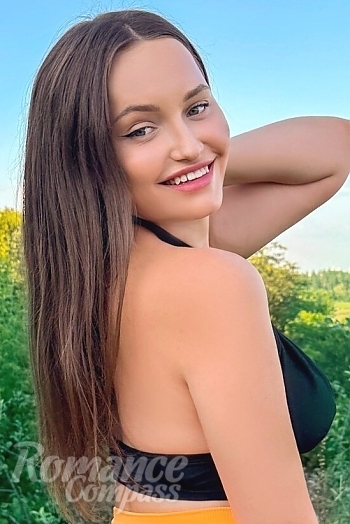 Ukrainian mail order bride Polina from Lubny with brunette hair and green eye color - image 1