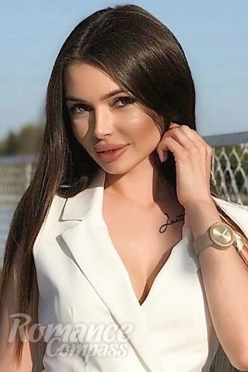 Ukrainian mail order bride Diana from Ternopil with brunette hair and green eye color - image 1
