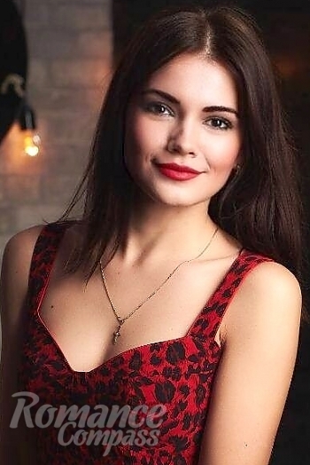 Ukrainian mail order bride Inna from Severodonetsk with brunette hair and brown eye color - image 1