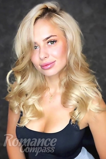 Ukrainian mail order bride Elyzaveta from Kiev with blonde hair and green eye color - image 1