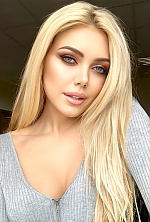 Ukrainian mail order bride Yana from Milan with blonde hair and green eye color - image 7