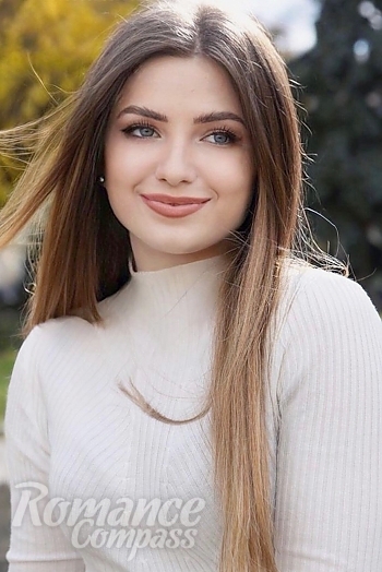 Ukrainian mail order bride Tetiana from Lviv with light brown hair and blue eye color - image 1