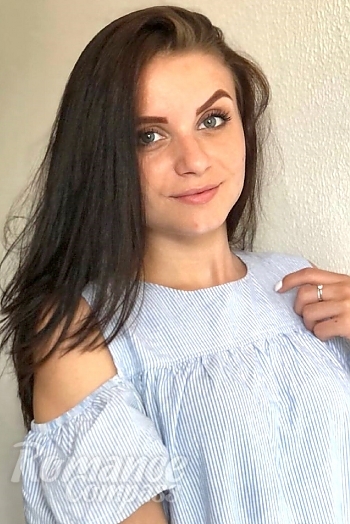 Ukrainian mail order bride Dina from Kremenchug with light brown hair and green eye color - image 1