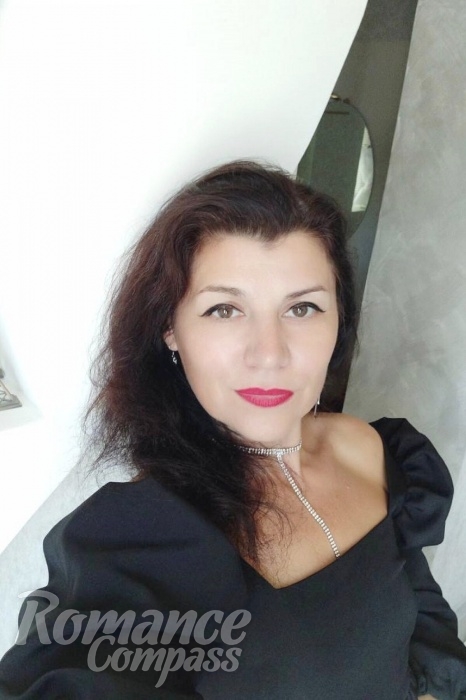 Date Ukraine Single Girl Yulia Brown Eyes Black Hair 45 Years Old Id1676885