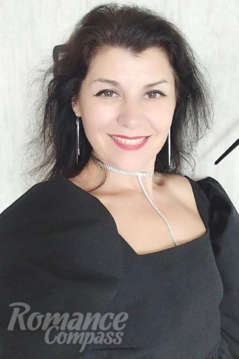 Ukrainian mail order bride Yulia from Kremenchug with black hair and brown eye color - image 1