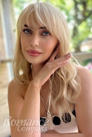 Ukrainian mail order bride Lilia from Teplice with blonde hair and green eye color - image 1