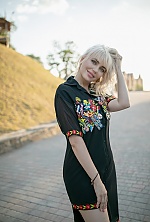 Ukrainian mail order bride Lilia from Teplice with blonde hair and green eye color - image 5