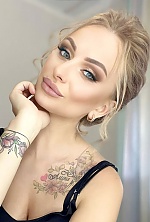 Ukrainian mail order bride Anna from Novaya Kakhovka with blonde hair and green eye color - image 5