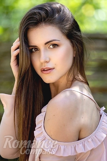 Ukrainian mail order bride Natalia from Kyiv with brunette hair and brown eye color - image 1