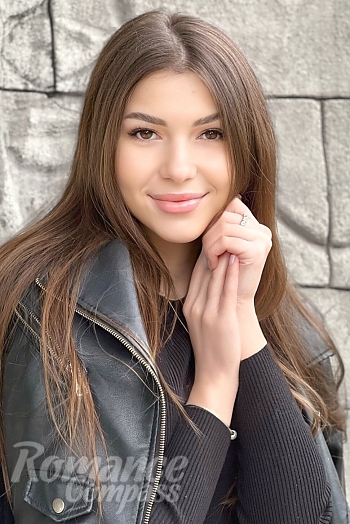Ukrainian mail order bride Snizhana from Cherkasy with brunette hair and brown eye color - image 1
