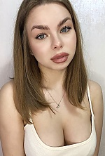 Ukrainian mail order bride Sofia from Kiev with auburn hair and green eye color - image 3