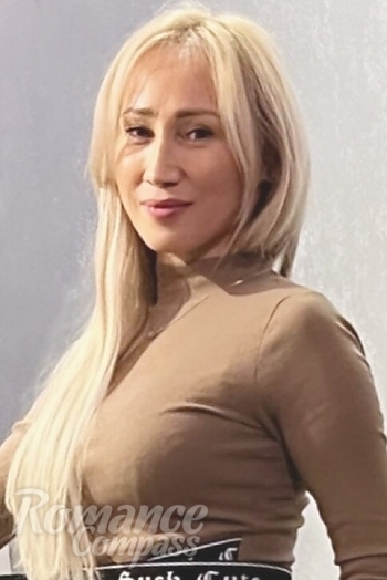 Ukrainian mail order bride Aida from Nur Sultan with blonde hair and grey eye color - image 1