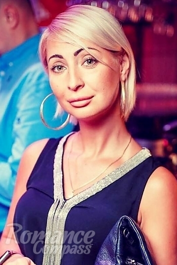 Ukrainian mail order bride Juliia from Kiev with blonde hair and green eye color - image 1