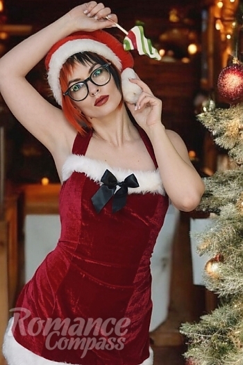 Ukrainian mail order bride Julia from Kremenchug with black hair and blue eye color - image 1