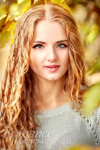 Ukrainian mail order bride Katerina from Nikolaev with light brown hair and hazel eye color - image 1