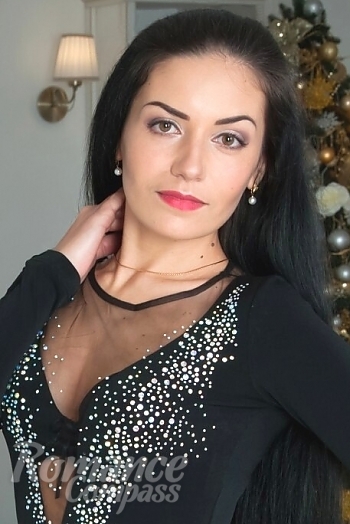 Ukrainian mail order bride Marina from Krivoi Rog with black hair and hazel eye color - image 1