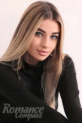 Ukrainian mail order bride Karyna from Kropyvnytskyi with blonde hair and blue eye color - image 1