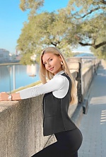 Ukrainian mail order bride Lilia from Krakow with blonde hair and green eye color - image 2