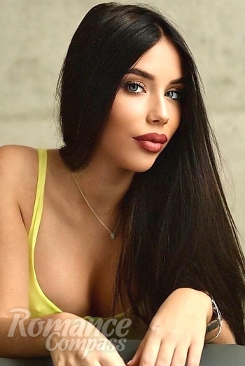 Ukrainian mail order bride Laura from Valencia with black hair and brown eye color - image 1