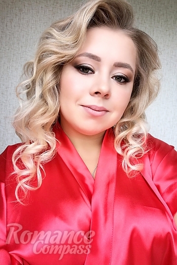Ukrainian mail order bride Victoria from Bila Tserkva with blonde hair and green eye color - image 1