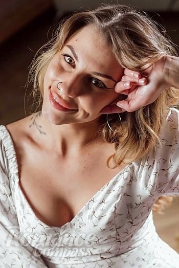 Ukrainian mail order bride Katerina from Kiev with blonde hair and green eye color - image 1