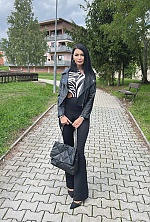 Ukrainian mail order bride Alesya from Uzhgorod with black hair and brown eye color - image 3
