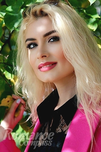 Ukrainian mail order bride Inna from Vinnitsa with blonde hair and brown eye color - image 1
