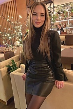 Ukrainian mail order bride Viktoria from Rovno with light brown hair and green eye color - image 10
