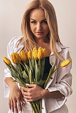 Ukrainian mail order bride Khrystyna from Dallas with blonde hair and green eye color - image 2