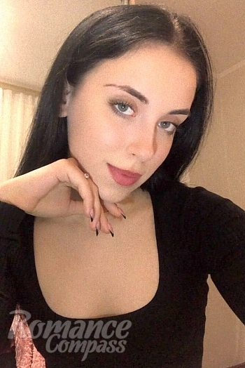 Ukrainian mail order bride Kateryna from Kiev with brunette hair and green eye color - image 1