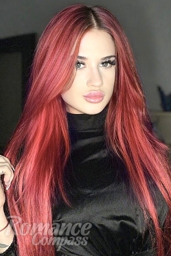 Ukrainian mail order bride Daria from Brussels with red hair and green eye color - image 1