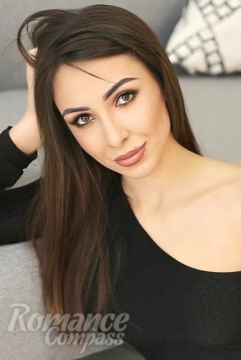 Ukrainian mail order bride Alyona from Mariupol with brunette hair and grey eye color - image 1