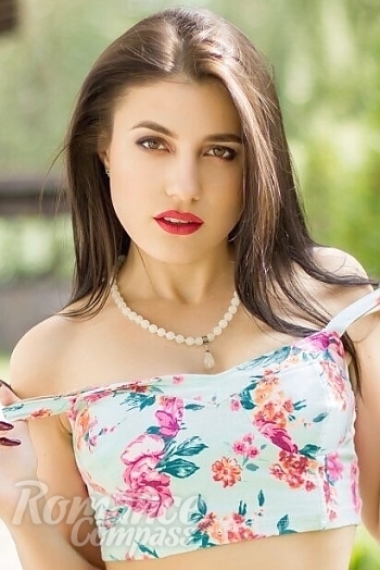 Ukrainian mail order bride Angelina from Kharkiv with brunette hair and brown eye color - image 1
