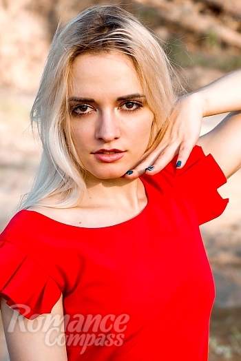 Ukrainian mail order bride Julia from Kharkiv with blonde hair and brown eye color - image 1