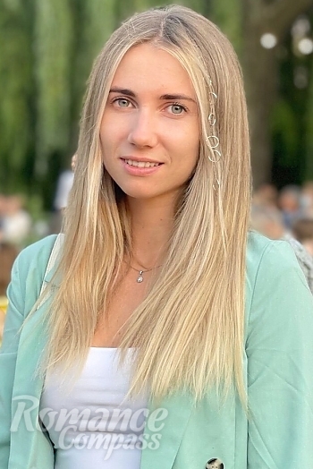 Ukrainian mail order bride Tatyana from Kiev with light brown hair and green eye color - image 1
