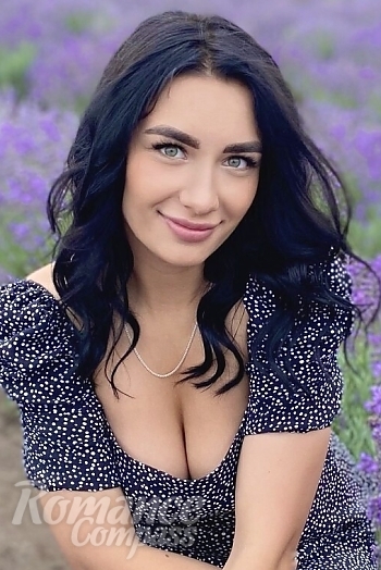 Ukrainian mail order bride Yulia from Rivne with light brown hair and green eye color - image 1