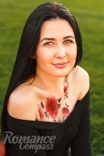 Ukrainian mail order bride Olesya from Khmelnitsky with brunette hair and blue eye color - image 1