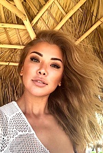 Ukrainian mail order bride Yasmina from Cotui with light brown hair and brown eye color - image 4