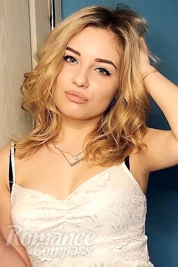 Ukrainian mail order bride Anastasiia from Kiev with blonde hair and green eye color - image 1
